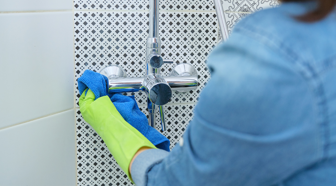 DIY shower cleaner DIY shower cleaner